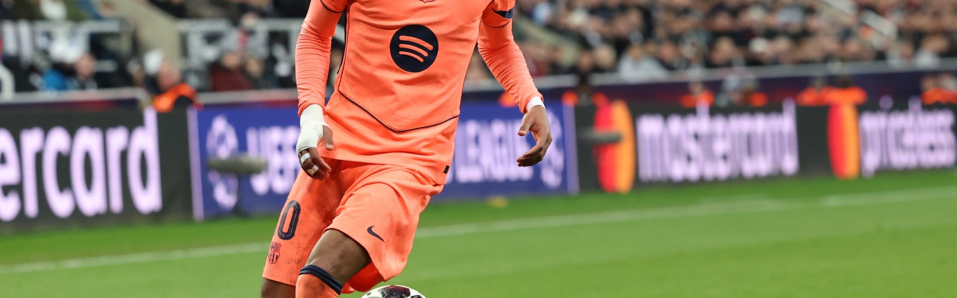 低调JR看球-每体：亚马尔因身体不适缺席今日训练，但仍有很大可能出战塞维