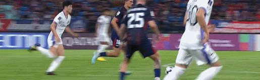 NBA直播-半场：柔佛新山0-0广岛三箭，金朱晟染红，双方共3次中框