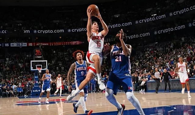 乐视体育-加时赛又被摁在了板凳席上！火箭对于后场新星的使用让人无法理解