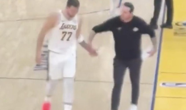 雷迪克与东契奇在湖勇大战疑似发生争吵，后者摊手表达不满